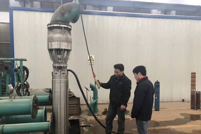 流量1200立方、楊程18米的不銹鋼304材質(zhì)潛水泵測試合格