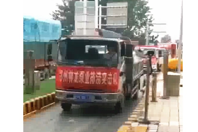 我公司新組織的搶險(xiǎn)排澇設(shè)備及人員，出發(fā)馳援焦作災(zāi)區(qū)，兄弟們辛苦了，加油！